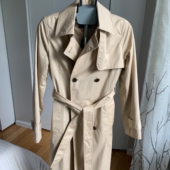 Banana Republic Classy Trench - Picture 3 of 9